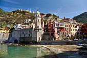 Liguria - Le Cinque Terre. Il Sentiero Verdeazzurro da Vernazza a Riomaggiore. Il paese di Vernazza.